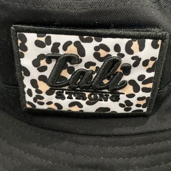 CALI STRONG Reversible Bucket Hat Leopard Print NEW - Picture 2 of 7